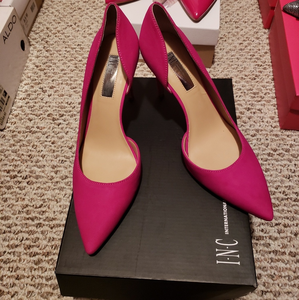 Inc Fuschia pumps